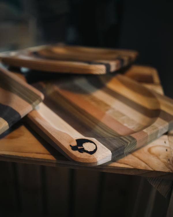 Dieser wunderschöne Zahlteller, Wechselgeldschale, Zahlschale, Wechselgeldteller wurde von der Firma Holzkopf aus dem Erzgebirge wurde mit Hand gefertigt, jede einzelne Holzschale, Holzschüssel ist ein Unikat und wird es nicht noch einmal geben.